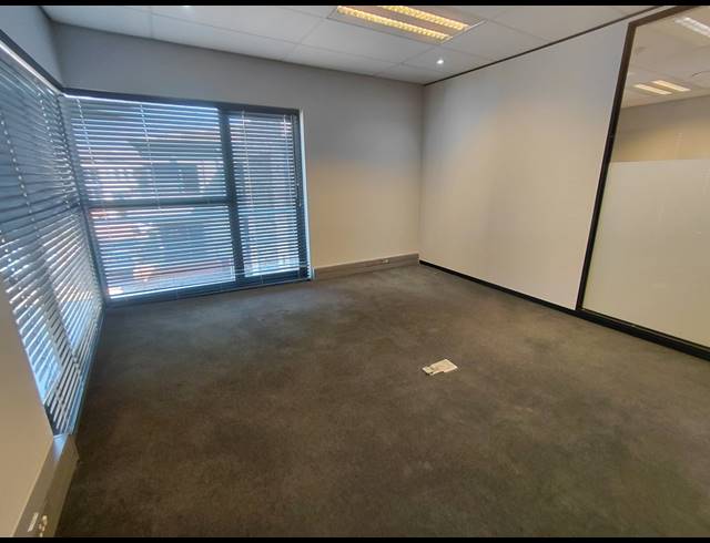 148M² OFFICE TO LET IN FOURWAYS GARDENS
